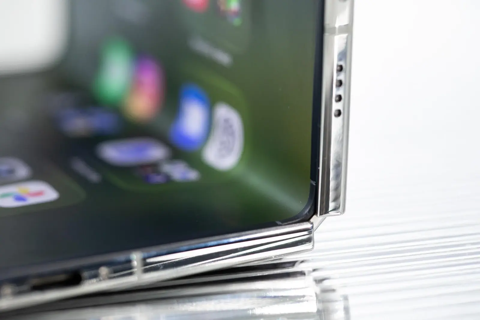 Apple confirmă stocuri limitate pentru iPhone Duo în magazinele fizice