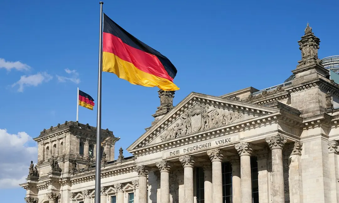 Fostul ministru german de Finanțe investește într-un startup de securitate cibernetică