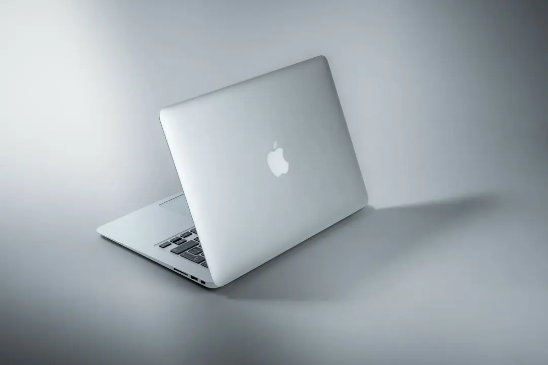 MacBook Pro M5 vs. M6: Ce se schimbă cu adevărat?