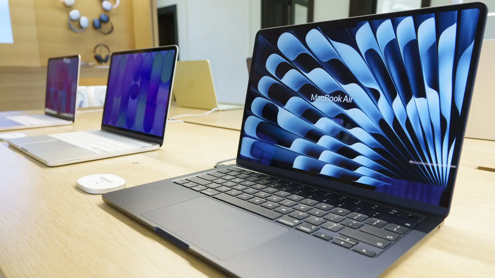 Protejează‑ți MacBook‑ul: Trucuri simple pentru intimitate maximă