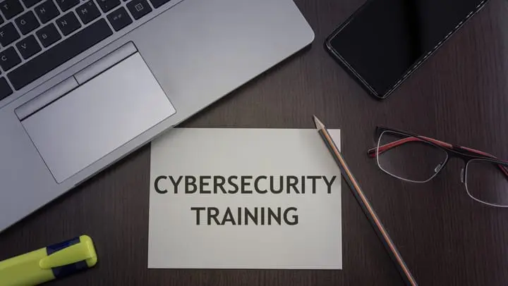 Conștientizarea cibersecurității în era AI: de la conformare la competență